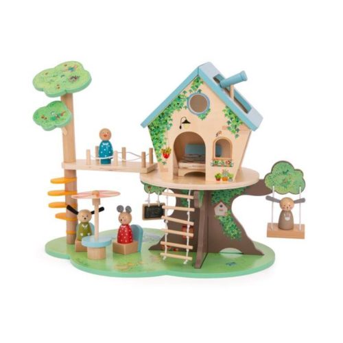 Grand Family Wooden Treehouse